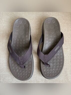 Vionic Men’s Brown Flip Flop Sandals size 8 new